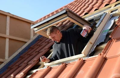 Pose de fenêtres de toit Velux à Auguaise